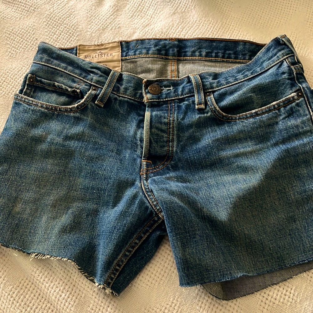 HOLLISTER denim cutoffs